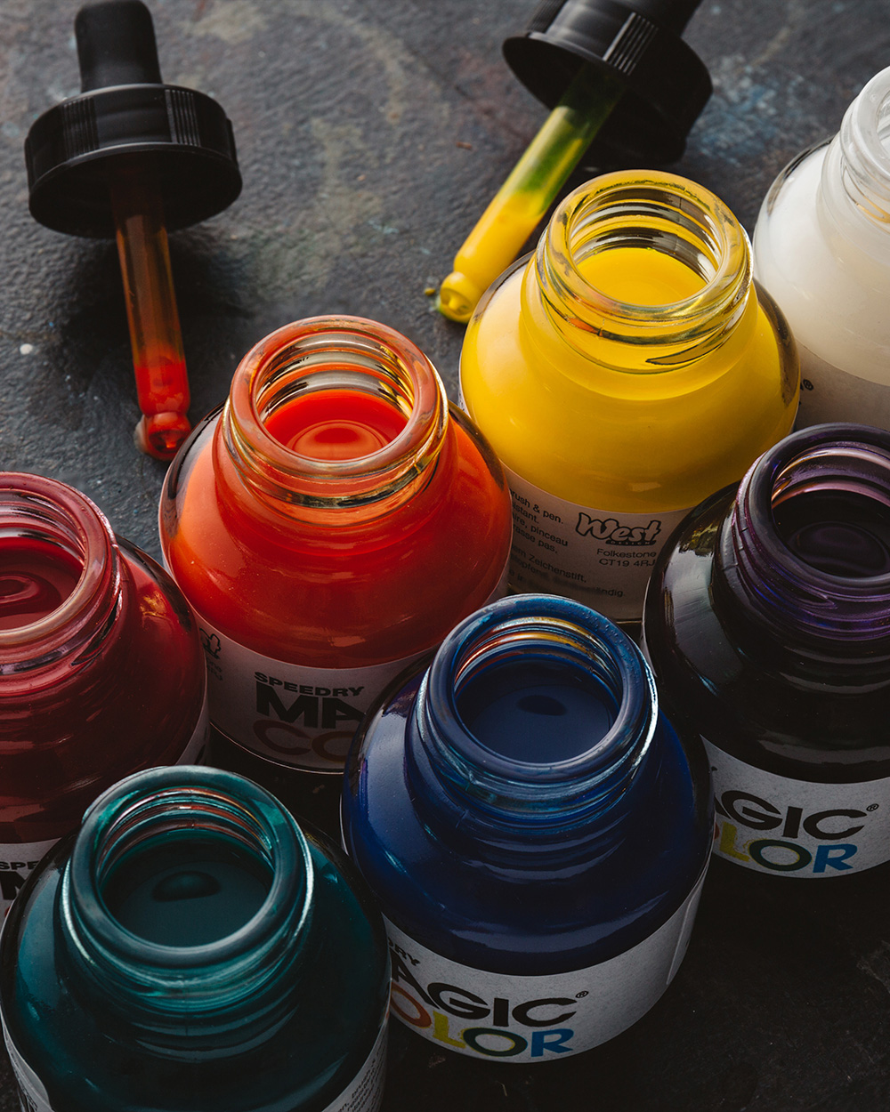 Highly saturated fluid acrylic colour that can be used with airbrushes, dip pens, and with a brush for watercolour effects.